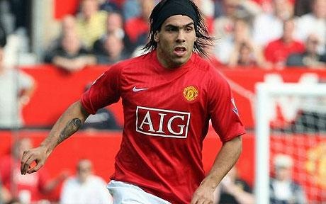 Trước khi chuyển sang chơi bóng tại Serie A, Tevez từng là nhân tố quan trọng của M.U. Sau hai mùa chơi bóng tại Old Trafford (2007-2009), tiền đạo người Argentina ghi 34 bàn sau 99 trận, giúp Quỷ đỏ giành tới 6 danh hiệu. Trong màu áo Juventus, cựu sao Man Ciy cũng gây nhiều tiếng vang khi ghi 21 bàn sau 45 trận mùa trước.