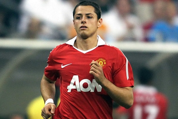 Chicharito từng là quân bài chiến thuật quan trọng dưới triều đại Sir Alex, nhưng anh lại bị xem là người thừa dưới thời Van Gaal. Cực chẳng đã, tiền đạo người Mexico buộc phải tìm kiếm cơ hội ở Real theo bản hợp đồng cho mượn 1 năm. Tuy nhiên, giới chuyên môn nhận định thách thức dành cho “Hạt đậu nhỏ” tại Bernabeu lớn chẳng kém gì ở Old Trafford. 