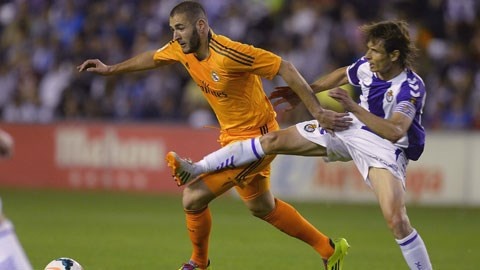 Benzema và đồng đội rất cần một chiến thắng ở thời điểm này.