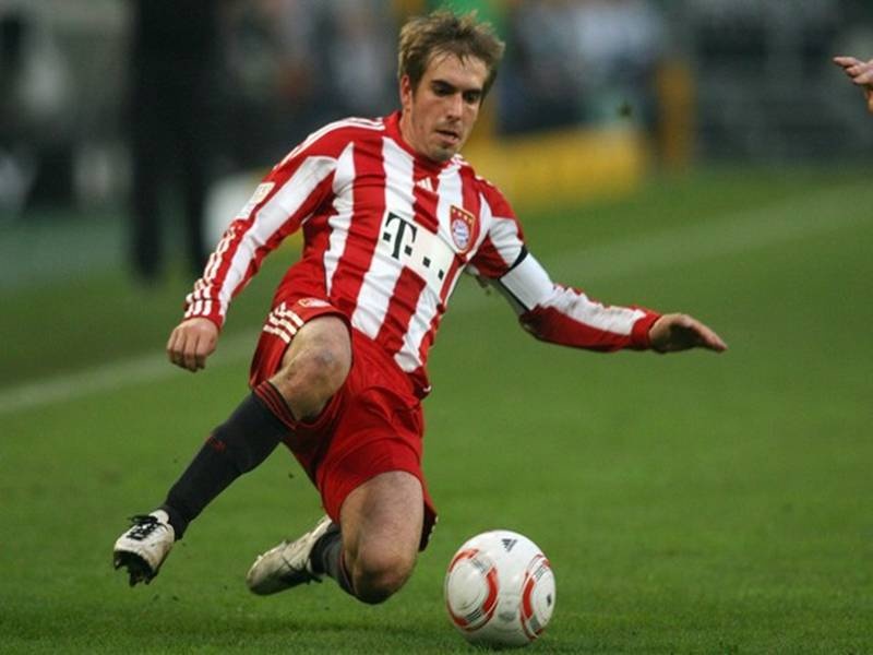 Sau khi giành chức vô địch cùng tuyển Đức, Lahm tuyên bố chia tay sự nghiệp quốc tế để tập trung cống hiến cho Bayern. Đây là thông tin cực vui dành cho người hâm mộ CLB xứ Bavaria. Ở tuổi 30, Lahm được đánh giá là hậu vệ phải xuất sắc nhất thế giới ở thời điểm hiện tại.