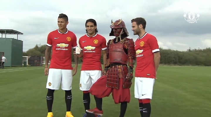 Chien binh Samurai tro tai tang bong voi sao M.U hinh anh