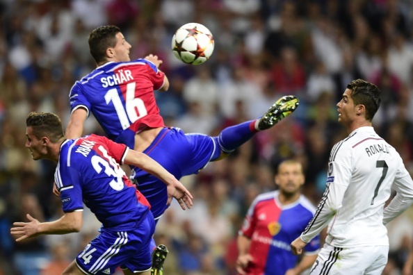 Pha dem bong gon gang cua Ronaldo hinh anh