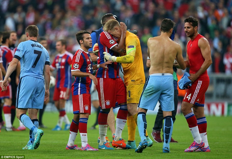 Joe Hart muon bat khoc vi ban thua den dui o phut 90 hinh anh