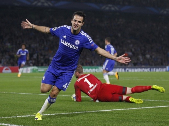 Fabregas là nguyên nhân dẫn đến bàn thua của Chelsea trong hiệp 2. Tuy nhiên, không thể phủ nhận những đóng góp của ngôi sao này cho The Blues. Ngoài bàn thắng mở tỷ số ở đầu hiệp 1, tuyển thủ Tây Ban Nha còn mở ra 5 cơ hội cho đồng đội. Tiếc là các chân sút trên hàng công không tận dụng được nên Chelsea chỉ có được kết quả hòa 1-1 từ tay Schalke.