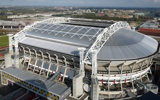 Sân của CLB chủ quản Ajax Amsterdam là nơi diễn ra 3 trận vòng bảng, 1 trận vòng 16 đội với sức chứa 55.000 chỗ ngồi.