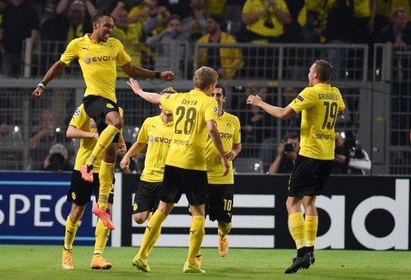 Dù không nhận được sự phục vụ của Marco Reus, Dortmund vẫn xuất sắc đánh bại Arsenal với tỷ số 2-0. Trước đó, đội quân của HLV Juergen Klopp cũng thi đấu rất thuyết phục tại giải quốc nội với 2 trận liên tiếp trước Augsburg (3-2) và Freiburg (3-1). Nhờ chuỗi kết quả ấn tượng đó, Dortmund tạo ra cuộc bứt phá ngoạn mục, từ không được xếp hạng vươn lên vị trí thứ 5.