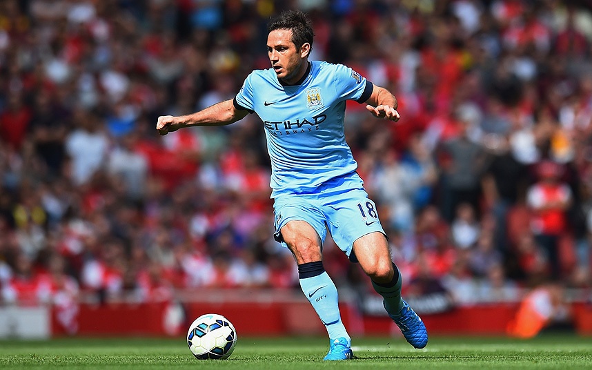 Trong hè vừa qua Lampard đã phải chia tay Chelsea vì không được CLB giữ lại. Ngay khi gia nhập New York City, tiền vệ lão tướng 36 tuổi đã trở lại Anh để khoác áo Man City theo diện cho mượn. Trong lần đầu tiên chạm trán đội bóng cũ, phải chăng Lampard sẽ chơi với quyết tâm cao nhất để chứng tỏ việc BLĐ Chelsea đẩy anh khỏi Stamford Bridge là một sai lầm.