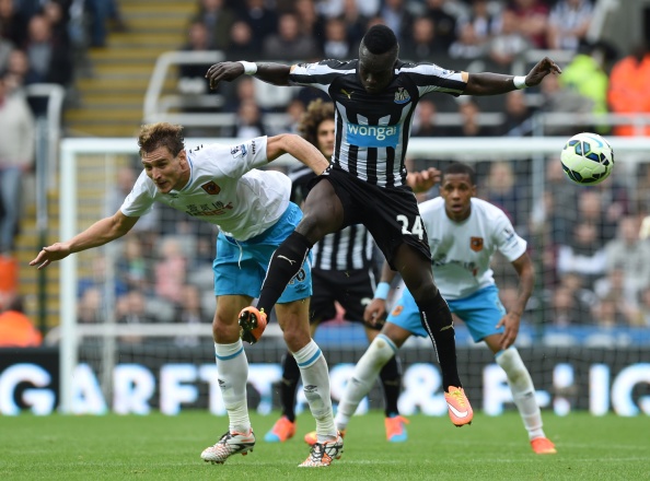 Khả năng thu hồi bóng cực tốt của Tiote giúp hàng thủ Newcastle giảm tải đáng kể sức ép do Hull City tạo ra. Không những thế, tuyển thủ người Bờ Biển Ngà còn tung ra pha kiến tạo để Papiss Cisse lập công, mở ra trận hòa 1-1 cho Newcastle.