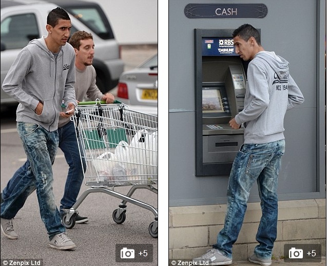 Di Maria khong biet rut tien o may ATM hinh anh