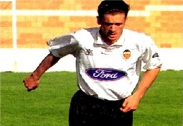 Huyền thoại Edmundo Suarez là nỗi khiếp đảm của các hàng thủ trong những thập niên 40, 50 của thế kỷ trước. Cựu tiền đạo này ghi tới 186 bàn trong 210 lần khoác áo Valencia. Trước khi giã từ sự nghiệp sân cỏ, ông ghi thêm 9 bàn sau 21 trận cùng Alcoyano. Tỷ lệ ghi bàn của Suarez là 0,84 bàn/trận.