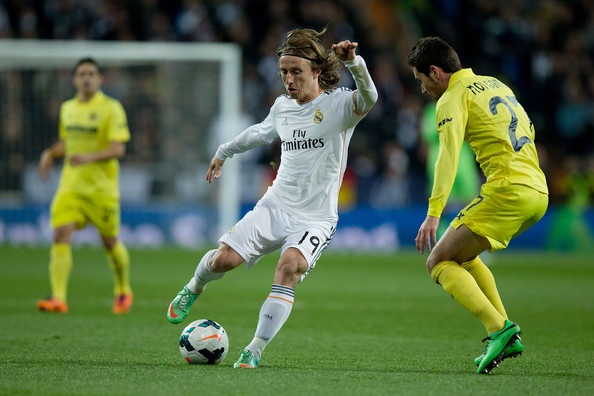 Modric dut diem dang cap mo ty so cho Real hinh anh