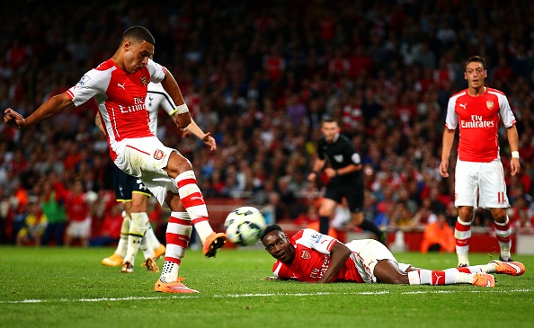 Chamberlain là cầu thủ thi đấu nổi bật nhất của Arsenal trong cuộc tiếp đón Tottenham cuối tuần qua. Cầu thủ chạy cánh người Anh không chỉ 5 lần mở ra cơ hội cho đồng ghi bàn mà anh còn trực tiếp lập công, giúp Arsenal giành lại 1 điểm từ tay đối thủ cùng thành phố sau khi bị dẫn trước.