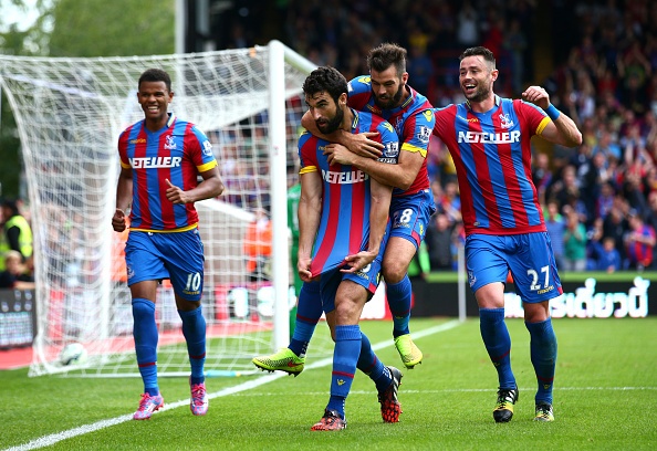 Sau khi khai hỏa giúp Crystal đánh bại Everton 3-2 ở vòng 5, Jedinak tiếp tục thi đấu thăng hoa trong cuộc tiếp đón Leicester City cuối tuần qua. Tiền vệ người Australia là chủ nhân của bàn ấn định chiến thắng 2-0 cho Crystal, giúp đội nhà vươn lên vị trí thứ 9 trên bảng xếp hạng sau 6 vòng đấu.