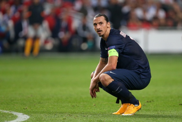 Trong lần đối đầu đội bóng cũ Ajax, Ibra không có cơ hội ghi tên mình lên bảng điện tử. Ở trận gặp Barca đêm nay, trung phong người Thụy Điển lại không có mặt do chấn thương. Tuy vậy, với đẳng cấp của mình, lão tướng 32 tuổi có thể bứt phá bất kỳ lúc nào. Mùa trước, Ibra ghi tới 10 bàn thắng tại Champions League, chỉ sau Ronaldo (17 bàn). Tại giải quốc nội mùa này, cựu sao Juve cũng thi đấu rất thuyết phục khi ghi 5 bàn sau 5 trận.