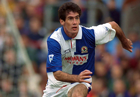 Mike Newell lap hat-trick sieu toc tai Champions League hinh anh