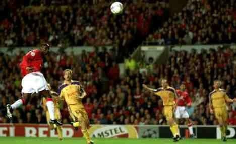 Andy Cole lap hat-trick vao luoi Anderlecht hinh anh