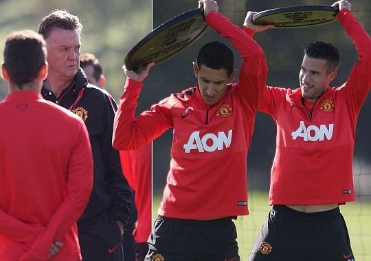 Van Gaal nhoi the luc hoc tro truoc cuoc doi dau voi Everton hinh anh