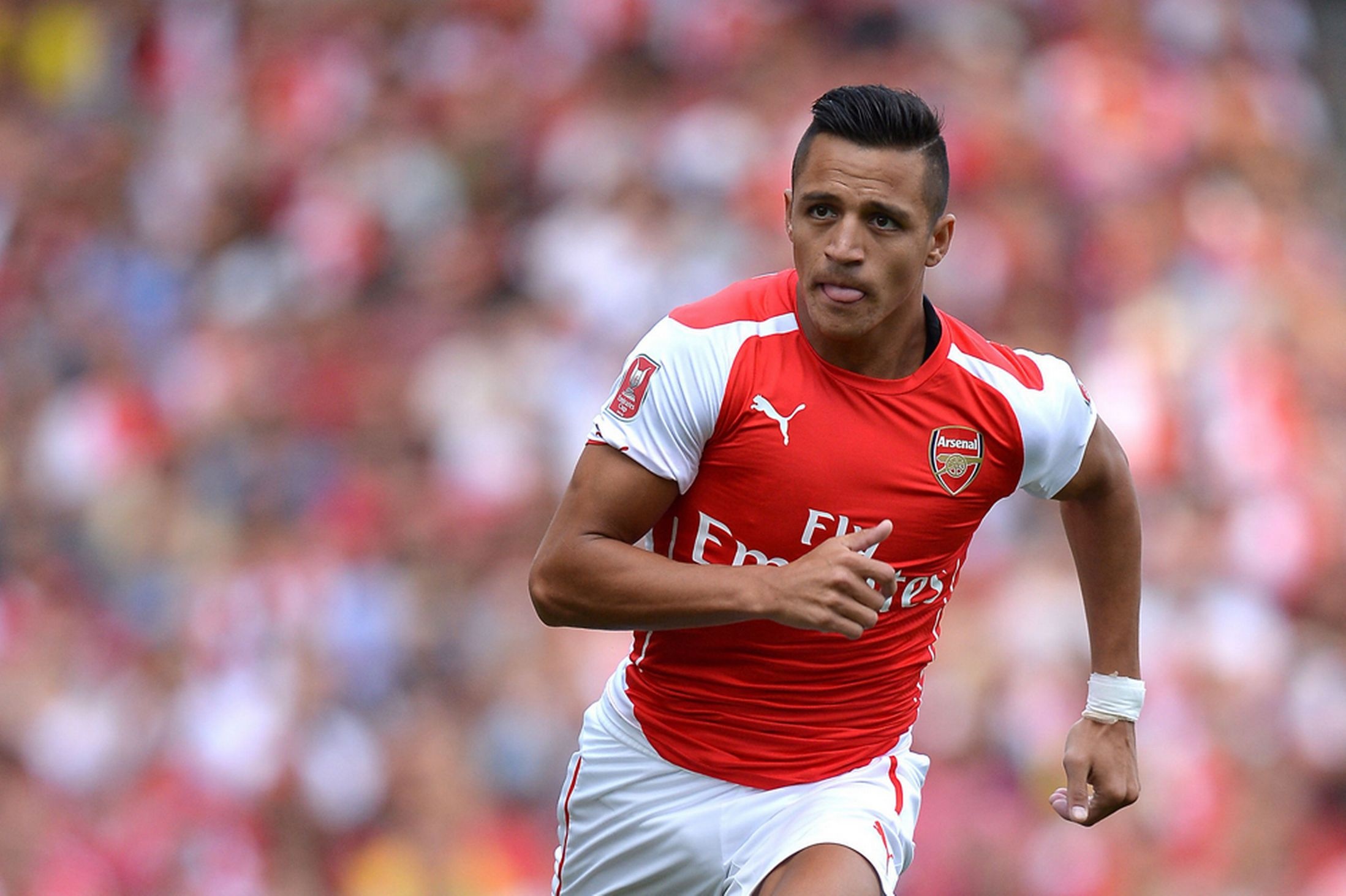 Alexis Sanchez đang dần hòa nhập với môi trường Premier League sau hai trận đầu bỡ ngỡ. Tuyển thủ người Chile ghi 2 bàn sau 11 cú sút, kiến tạo cho đồng đội 1 lần sau 6 trận.