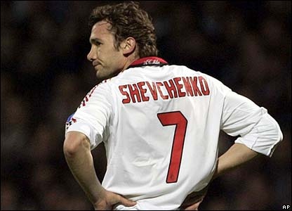 Trong khi người hâm mộ bóng đá Anh xem Shevchenko là bản hợp đồng thất bại của Chelsea thì với những ái mê bóng đá Italia, Sheva là huyền thoại của AC Milan. 7 năm thi đấu tại San Siro, Sheva ra sân hơn 200 lần và ghi 127 bàn thắng. Cầu thủ từng giành Champions League 2003 và Quả bóng vàng 2004 là một trong những số 7 hay nhất của bóng đá thế giới.