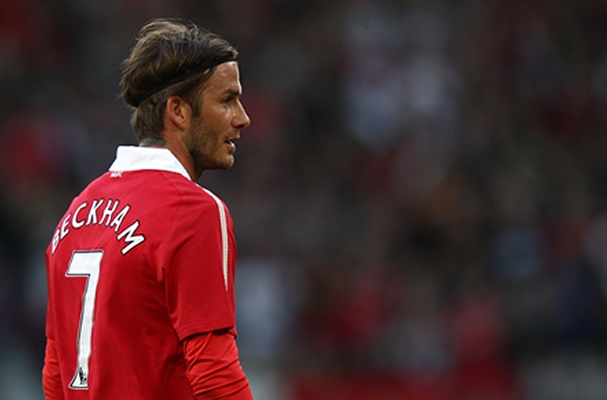 Với những năm tháng cống hiến cho M.U, Beckham được xem là một trong những số 7 xuất sắc nhất trong lịch sử bóng đá. Ngoài khả năng kiến tạo và sút phạt, tiền vệ người Anh còn sở hữu nhãn quan tuyệt vời. Tiếc là sau khi chuyển sang khoác áo Real năm 2003, Beckham lại không có cơ hội gắn bó với chiếc áo số 7 huyền thoại.