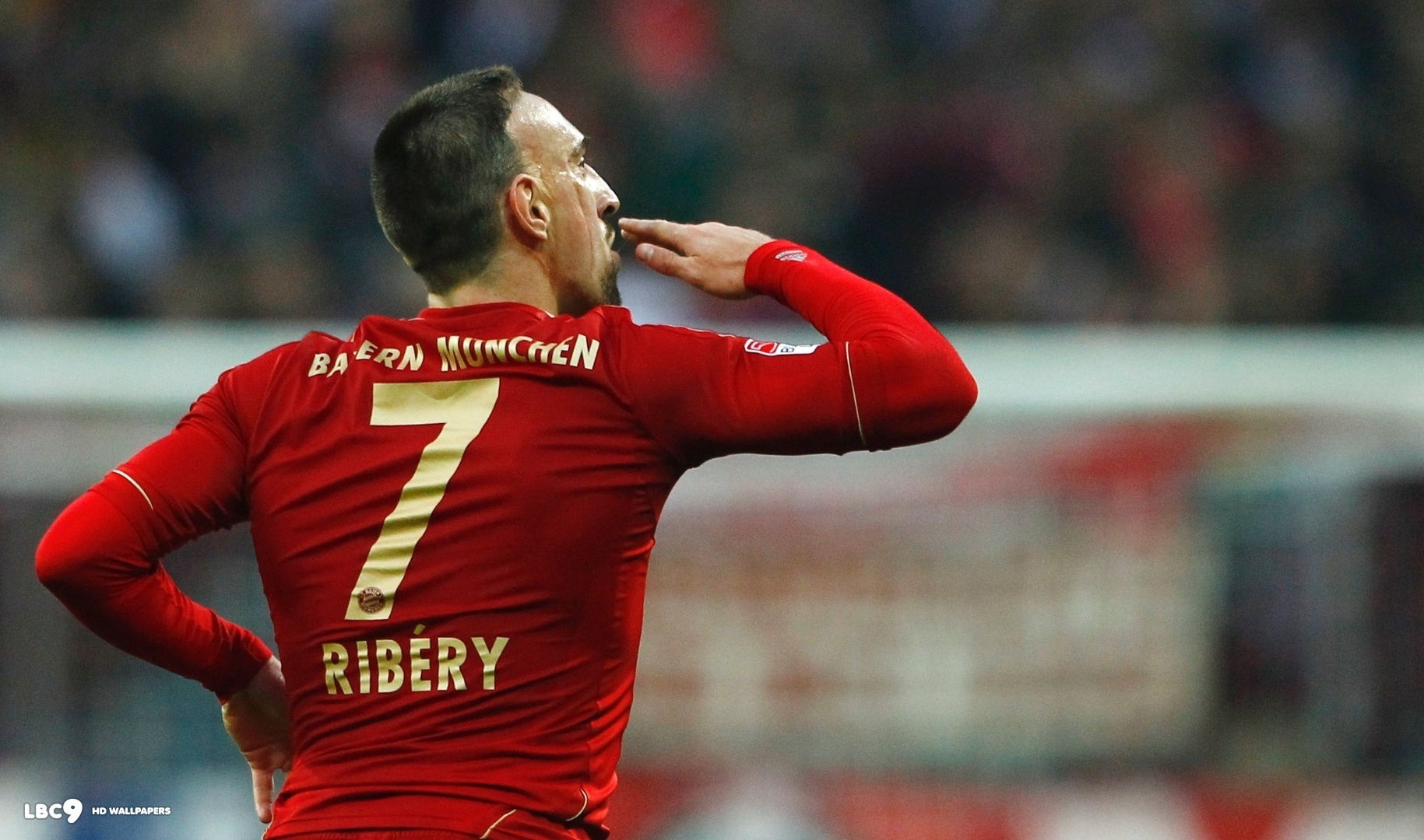 Ngôi sao người Pháp là một trong những cầu thủ chạy cánh hay nhất thế giới. Cái tên Franck Ribery gần như không được biết đến cho tới khi World Cup 2006 khởi tranh. Màn trình diễn tuyệt vời tại lễ hội bóng đá trên đất Đức buộc Bayern bỏ ra 25 triệu euro để mua Gã mặt sẹo về năm 2007. Năm 2013, Ribery đứng thứ 3 trong cuộc đua Quả bóng vàng FIFA và giành giải Cầu thủ xuất sắc nhất năm của FIFA.