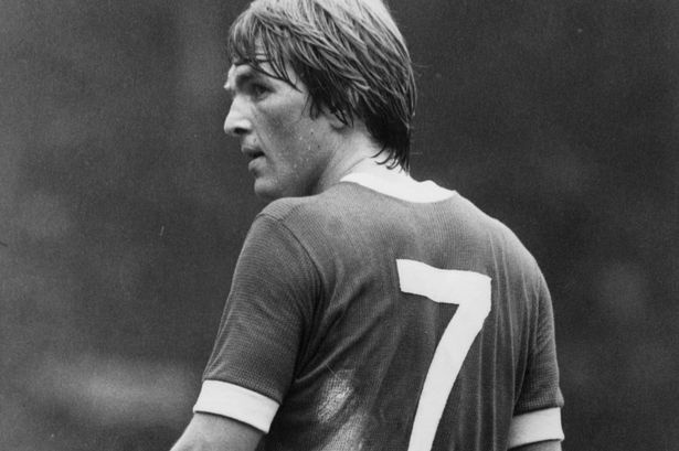 Daglish là một trong những cầu thủ vĩ đại nhất trong lịch sử Liverpool. Cựu tiền đạo người Scotland gia nhập The Kop năm 1977 sau 8 mùa giải cống hiến cho Celtic. Tại Anfield, Daglish mặc áo số 7 và biến nó trở thành số áo huyền thoại khi ghi 118 bàn sau 350 trận tại Premier League trong 13 năm.