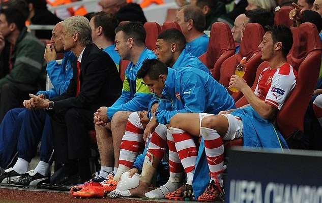 Sanchez tập tễnh rời sân sau cú vào bóng của Felipe Melo trong chiến thắng 4-1 trước Galatasaray tại Champions League giữa tuần trước. Tuy nhiên, đây không phải là chấn thương quá nặng và tiền đạo người Chile có thể trở lại sau 2 tuần.