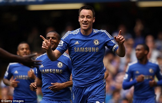 Terry đang trải qua mùa giải thứ 17 trong màu áo Chelsea. Điều đó chứng tỏ anh không chỉ là một cầu thủ tài năng, mà còn là người có tinh thần cống hiến hết mình cho bóng đá. Trong thời gian chơi bóng tại Stamford Bridge, ra sân hơn 400 lần ở Ngoại hạng Anh, giúp The Blues giành 3 danh hiệu.