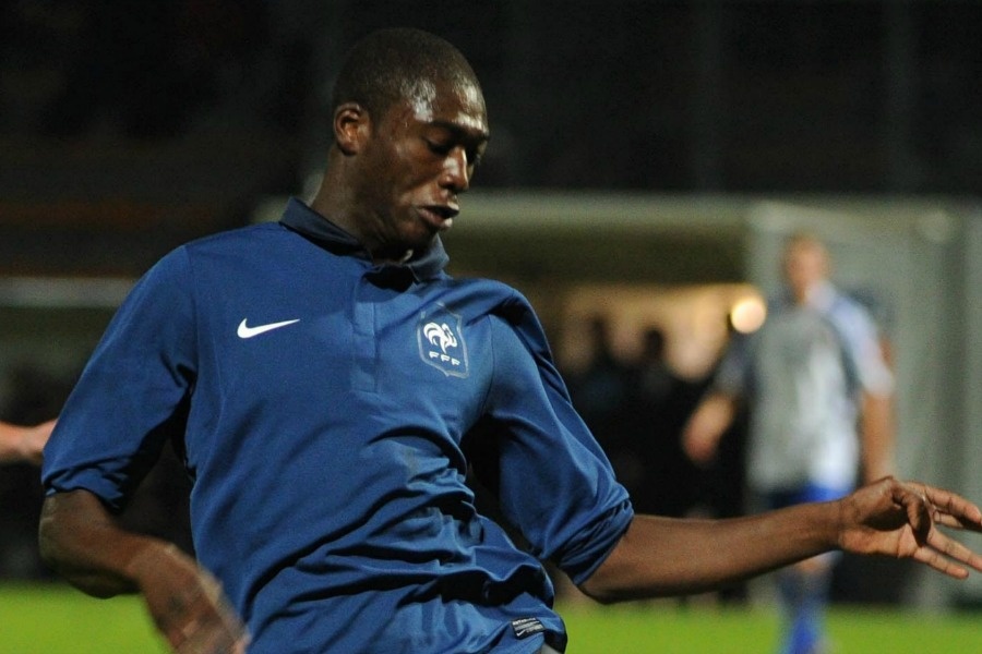 Sanogo dính chấn thương gân khoeo trong buổi tập trung cùng đội U21 Pháp hôm 10/9. Theo dự đoán, chân sút 21 tuổi có thể trở lại phục vụ Pháo thủ vào ngày 18/10 tới.