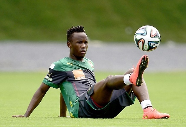 Olinga lập rất nhiều kỷ lục dù mới 18 tuổi. Ở trận khai màn mùa 2012/13 giữa Malaga và Celta Vigo, Olinga trở thành cầu thủ trẻ nhất ghi bàn tại La Liga lúc mới 16 tuổi, 98 ngày. Tiền đạo sinh năm 1996 này cũng qua mặt đàn anh Samuel Eto’o để trở thành cầu thủ trẻ nhất ghi bàn cho ĐT Cameroon trong trận ra mắt gặp Cape Verde tháng 10/2012. Olinga hiện đang thi đấu cho Apollon Limassol (đảo Síp) theo diện cho mượn.