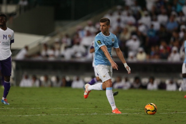 Tờ Tuttosport tiết lộ, Juve chưa từ bỏ việc theo đuổi trung vệ Matija Nastasic của Man City. Sau những lần hỏi mua trong mùa hè, nhà ĐKVĐ Serie A đang thuyết phục Man xanh cho phép tài năng trẻ người Serbia gia nhập Juventus Arena vào tháng 1 tới.