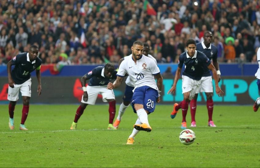 Trên chấm 11 m, Quaresma đã chuyển hóa cơ hội thành bàn thắng. Tuy vậy, đó chỉ là bàn thắng danh dự của Seleccao châu Âu, bởi 1-2 là kết quả chung cuộc nghiêng về chủ nhà Pháp.