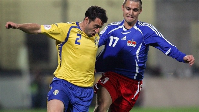 Trận đấu đầu tiên của Frick trong màu áo ĐTQG Liechtenstein là chuyến làm khách trên sân Latvia tháng 9/1995. Frick vào sân ở phút 72 với hy vọng gỡ hòa cho đội khách nhưng bất thành bởi chung cuộc Liechtenstein để thua với tỷ số 0-1. Lần thứ 2 Frick phục vụ đội tuyển là thất bại 1-9 trước tuyển Đức năm 1996. Trước khi giã từ sự nghiệp sân cỏ năm 2008, cựu tiền đạo của FC Balzers còn có thêm 20 lần khoác áo đội tuyển Liechtenstein.