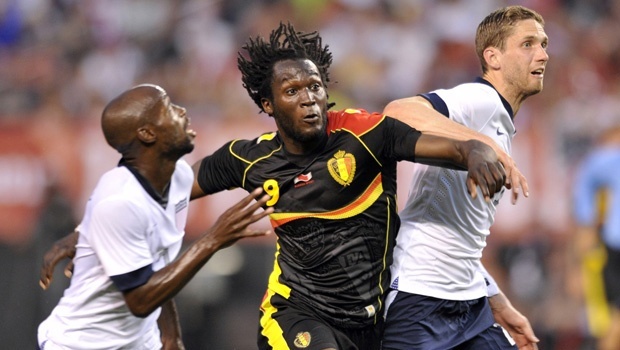 Lukaku thi đấu chuyên nghiệp khi mới 16 tuổi trong màu áo CLB Anderlecht. Mùa 2009/10, anh ghi 15 bàn và lọt vào Top Vua phá lưới giải VĐQG Bỉ. Tháng 2/2010, cựu cầu thủ Chelsea có màn ra mắt đội tuyển Bỉ trong trận giao hữu với Croatia. 7 tháng sau anh trở thành cầu thủ Bỉ trẻ nhất ra sân tại vòng loại EURO 2012 trong thất bại 0-1 trước Đức. Hiện tiền đạo 21 tuổi là chân sút chủ lực của Everton.