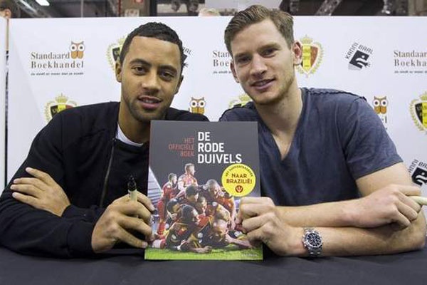 Dembele và Vertonghen quen nhau từ khi lên 10. Họ tập luyện và trở thành những người bạn tốt của nhau từ đó. Giống như cặp Ibrahimovic và Maxwell, hai ngôi sao người Bỉ cũng có cơ hội tái hợp nhau trong màu áo Tottenham sau thời gian xa cách.