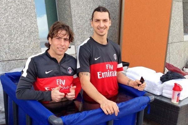 Ibrahimovic và Scherrer là những người bạn thân của nhau hồi còn khoác áo Ajax. Tình bạn giữa họ càng vững chắc khi tái hợp nhau trong màu áo Inter Milan, Barcelona và hiện tại là PSG. Trong cuốn tự truyện “I am Zlatan”, trung phong người Thụy Điển nhắc rất nhiều đến người bạn đến từ Brazil.