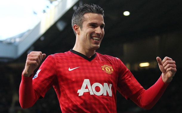 Van Persie chuyển sang thi đấu tại giải Ngoại hạng Anh vào hè 2004. Sau 10 năm chơi bóng tại xứ sở sương mù, chân sút người Hà Lan khoác áo 2 CLB là Arsenal và hiện là M.U, ra sân 257 trận, ghi 136 bàn và kiến tạo 51 lần.