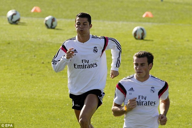 Ronaldo ra suc tap luyen de chay da cho tran sieu kinh dien hinh anh