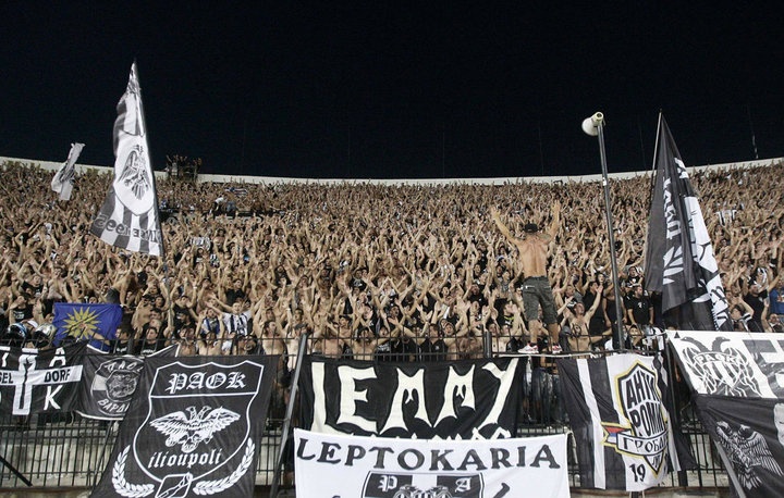 Kinh so kieu co vu cua fan Paok co ten 'Cong 4 Ultras' hinh anh
