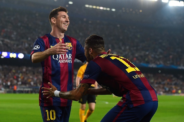 Barca 3-1 Ajax: Messi tien sat ky luc cua Raul hinh anh