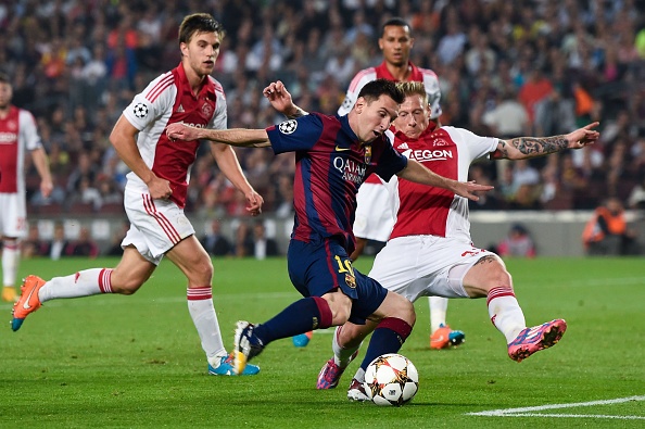 Messi là ngôi sao sáng nhất trong chiến thắng 3-1 của Barca trước Ajax. Ngoài pha kiến tạo dọn cỗ để Neymar mở tỷ số ở phút thứ 7, Messi còn trực tiếp lập công ở phút 24 để áp sát kỷ lục 71 bàn của Raul. Ngoài ra, M10 còn có 6 lần mở ra cơ hội cho đồng đội.