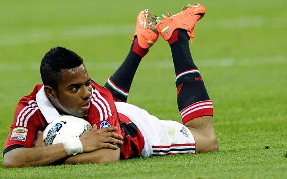 Bao Italy cao buoc Robinho tham gia hiep dam tap the hinh anh