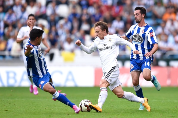 Modric là một trong những mắt xích quan trọng nhất giúp Real giải tỏa cơn khát Champions League sau 10 năm chờ đợi. Đây chính là lý do tiền vệ người Croatia được định giá 55 triệu euro, cao hơn rất nhiều so với mức phí 40 triệu euro mà Real bỏ ra để chiêu mộ anh hè 2012. 