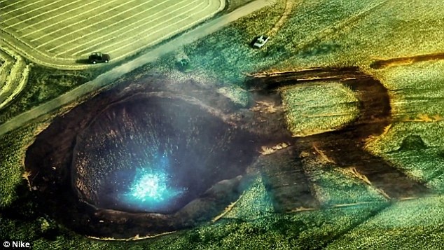 Cristiano Ronaldo hoa nguoi ngoai hanh tinh truoc El Clasico hinh anh