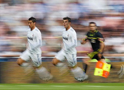 Ronaldo va Bale - Hai chiec F1 ac mong voi hang thu Barca hinh anh