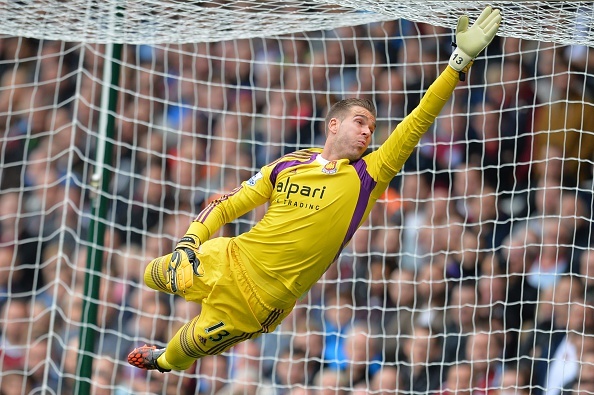 Adrian có tới 4 pha cứu thua xuất sắc trong cuộc tiếp đón Man City ở trận đấu sớm nhất vòng 9 NH Anh. Nhờ màn trình diễn ấn tượng của thủ thành người Tây Ban Nha, West Ham đã thắng sốc Man xanh với tỷ số 2-1.