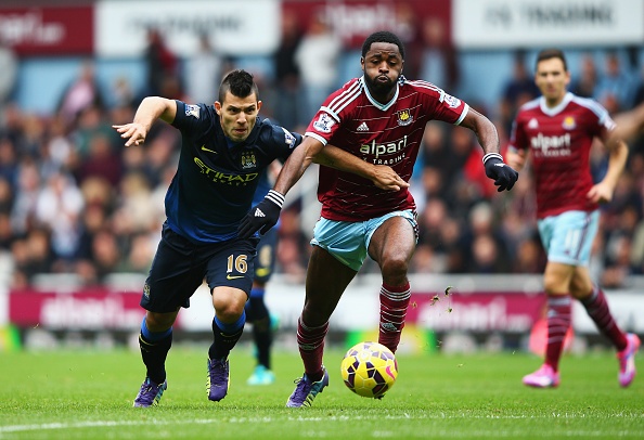 Alex Song là bản hợp đồng khôn ngoan nhất của Big Sam trong hè vừa qua. Cầu thủ thuộc biên chế Barca khiến cặp tiền vệ trung tâm của Man City như Yaya Toure và Fernando không có cơ hội tỏa sáng. Ngoài khả năng tỳ đè cực tốt, cựu sao Arsenal còn rất ma mãnh khi chủ động ôm bóng hoặc ngã trong những tình huống yếu thế.