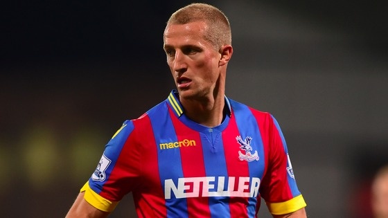 Hangeland là ngôi sao trong trận đấu giữa West Brom với Palace. Ngoài bàn mở tỷ số ở phút 16, trung vệ 33 tuổi người Mỹ còn truy cản thành công rất nhiều pha lên bóng của đối thủ. Tuy nhiên, những sai lầm của đồng đội đã phụ công Hangeland và khiến Palace bị gỡ hòa 2-2 ở phút 90+3.