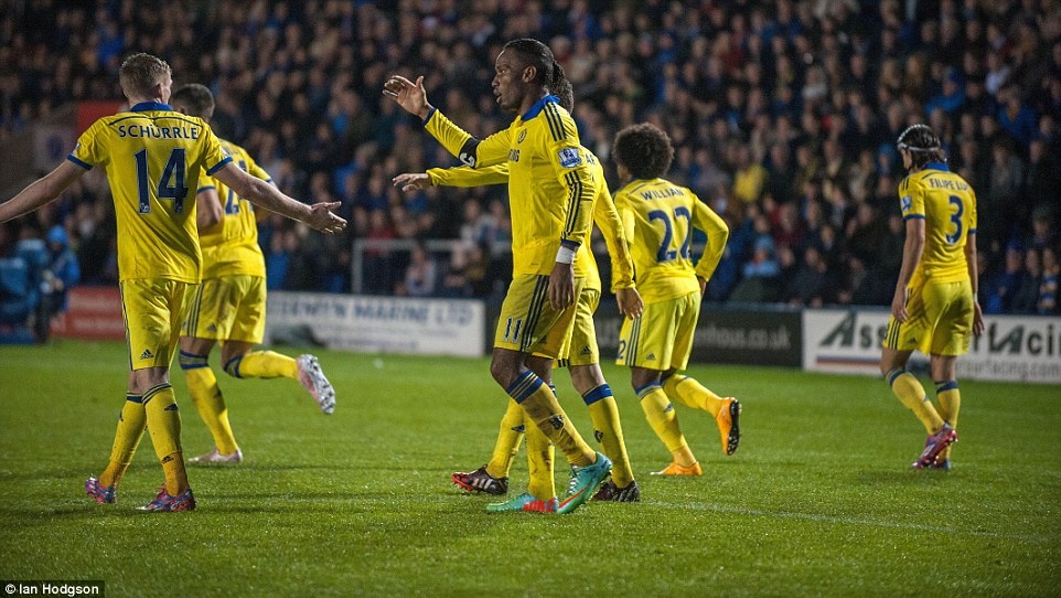 Shrewsbury 1-2 Chelsea: Drogba lai toa sang hinh anh