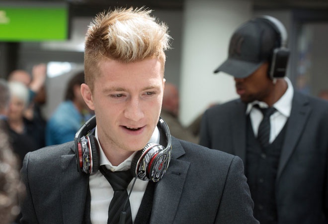 Ngoài thái độ bình tĩnh trên sân, Reus còn hấp dẫn khán giả bởi vẻ đẹp nam tính quyến rũ. Thế nên, không chỉ là một trong những tiền vệ tài năng, tuyển thủ Đức còn là ngôi sao được mến mộ nhất thế giới.